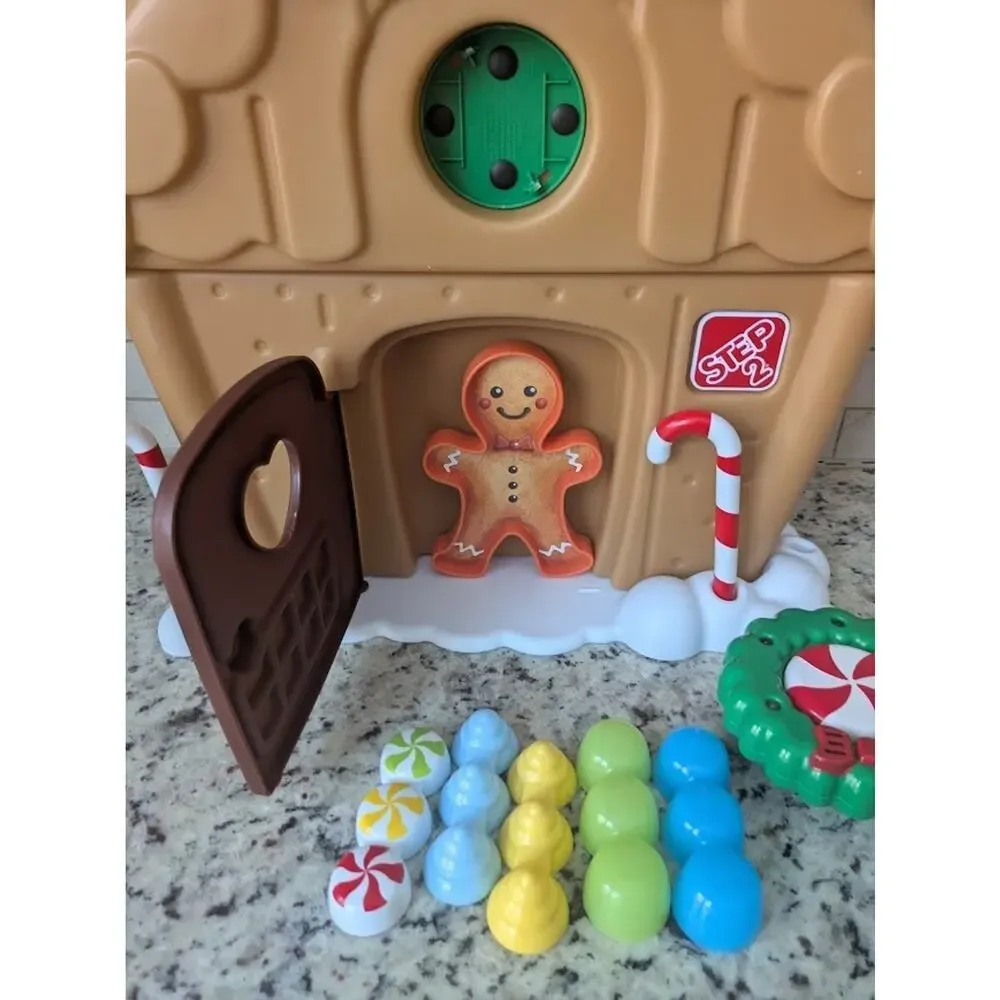 Step2 My First Gingerbread House Christmas Playset Lights & Music **READ**